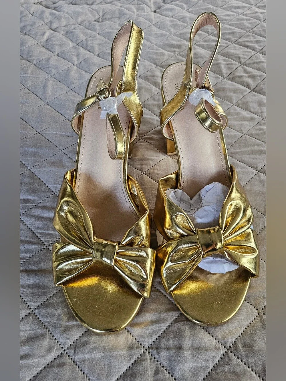 Women's size 11 heels. Golden heels